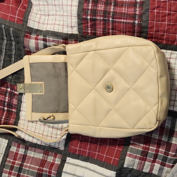 Leather cross body bag - Picture 6 of 9